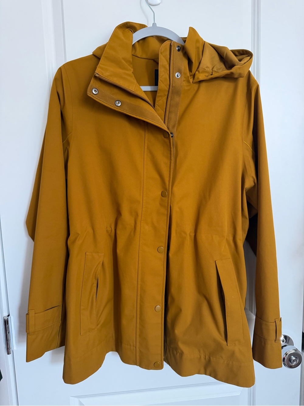 Athleta Rainout Trench Jacket in Dark Mustard Yellow - Medium